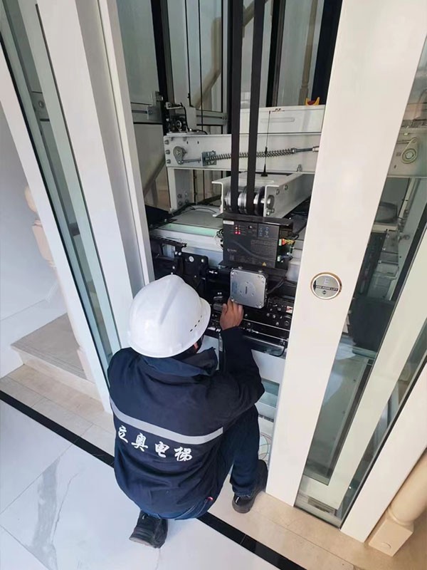 家用电梯维保